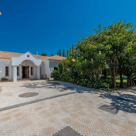 Villa Vacation Marbella I Ballesteros, Near Golf Courses, Private Pool And Gigantic Garden Estepona