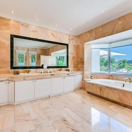 Villa Vacation Marbella I Ballesteros, Near Golf Courses, Private Pool And Gigantic Garden Estepona